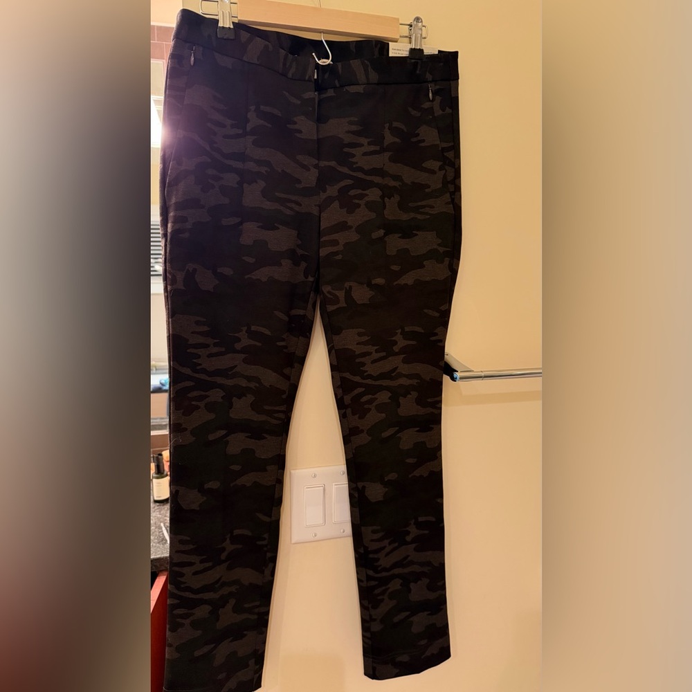 Soft Surroundings Camouflage Women Pants